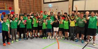 Mit großem Spaß bei der Sache: Der Tischtennis-Nachwuchs des GSV Maichingen und die Trainer.